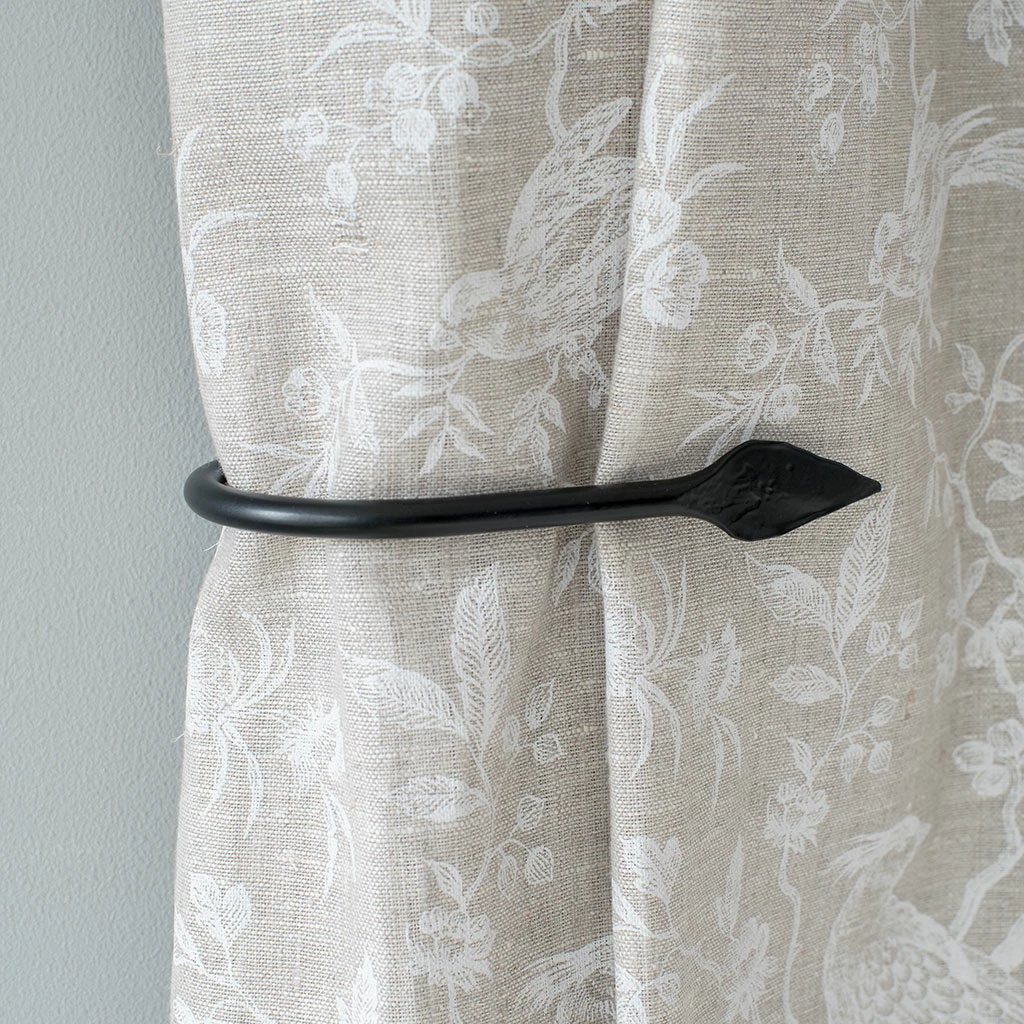 Small Spear Holdback In Matt Black 4 Small Spear Holdback In Matt Black - Image 2