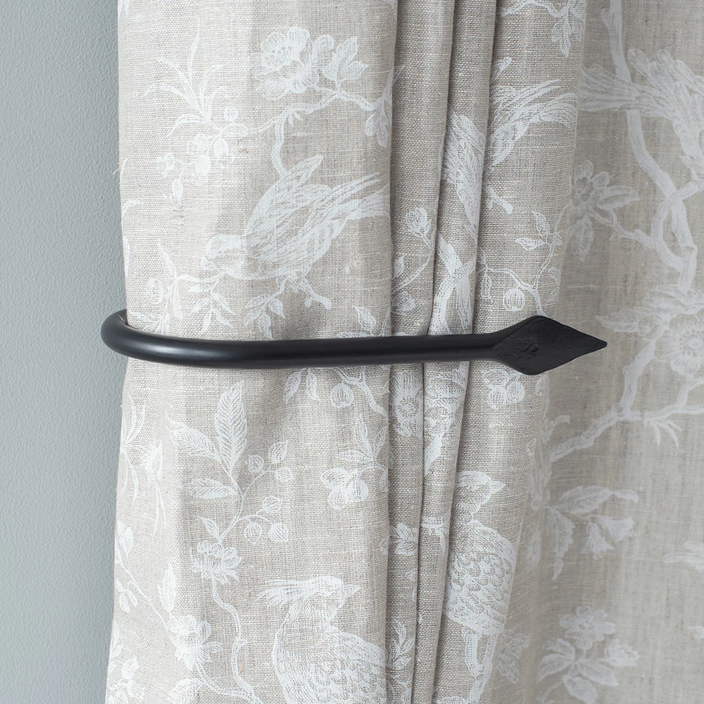 Large Spear Holdback In Matt Black 4 Large Spear Holdback In Matt Black - Image 2