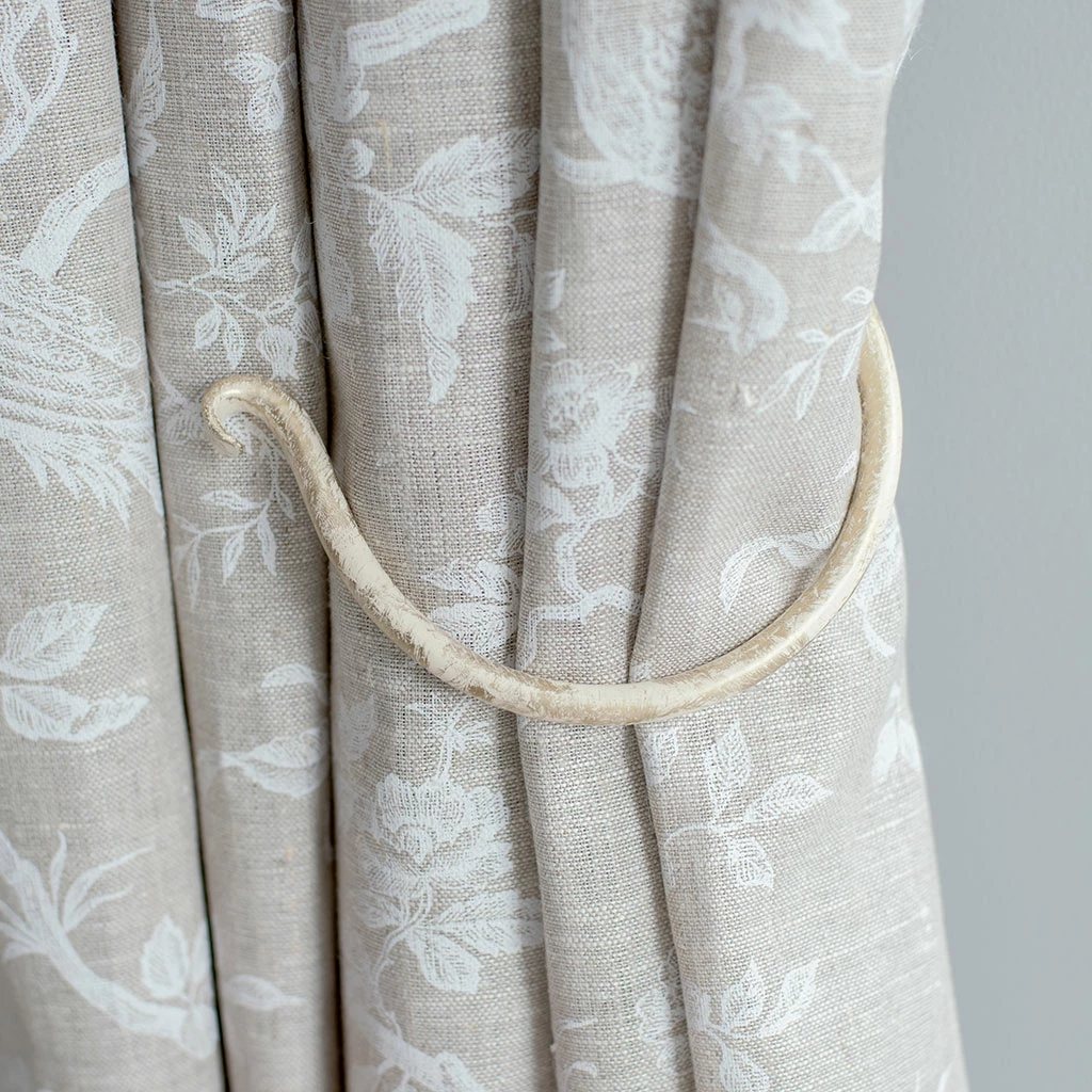 Small Swing Holdback (12cm Embrace) In Old Ivory 4 Small Swing Holdback (12cm Embrace) In Old Ivory - Image 2